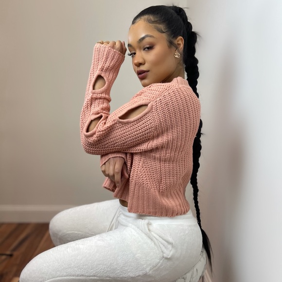 ‼️ Sweater Crop Top Side Arm Cut Out Detail - Picture 3 of 7